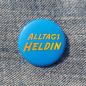Preview: Ansteckbutton Alltagsheldin auf Jeans
